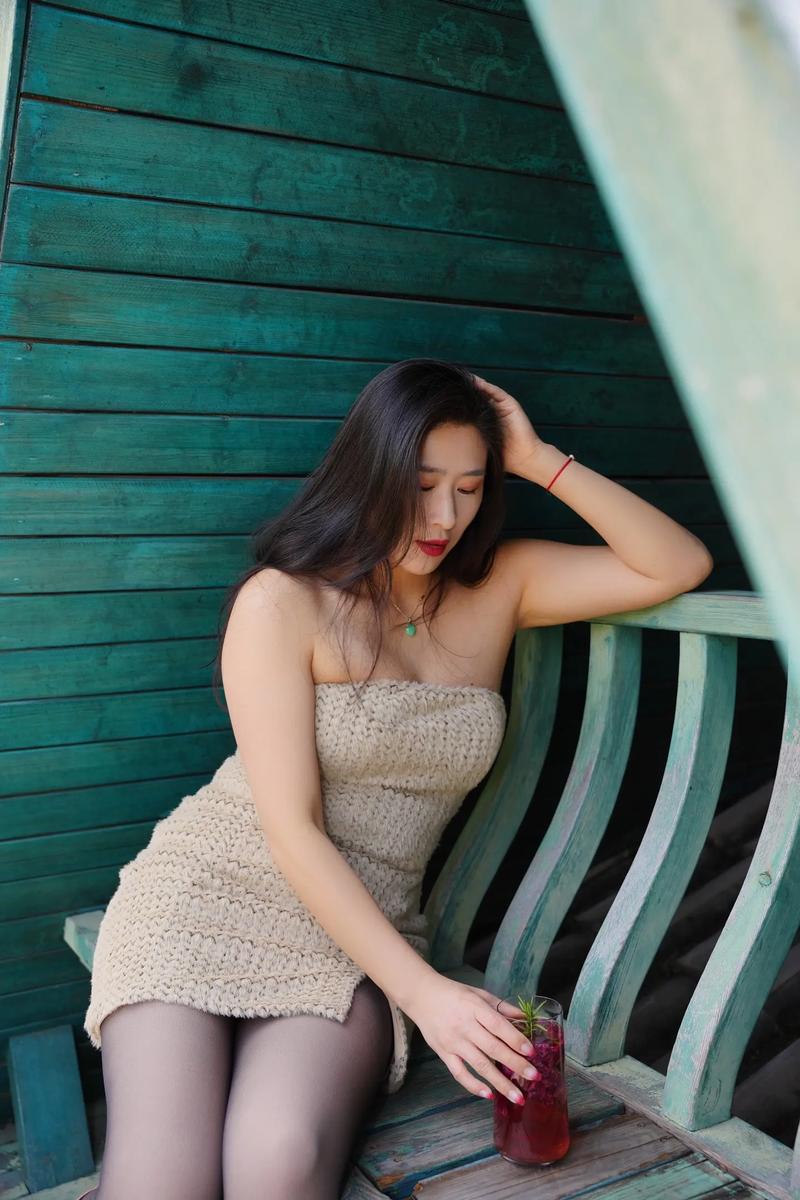 美女老师操的相关介绍