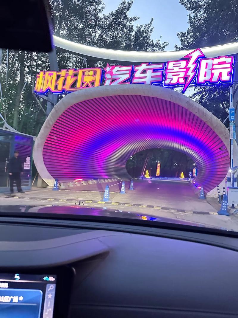 欧美大尺度男女的相关介绍