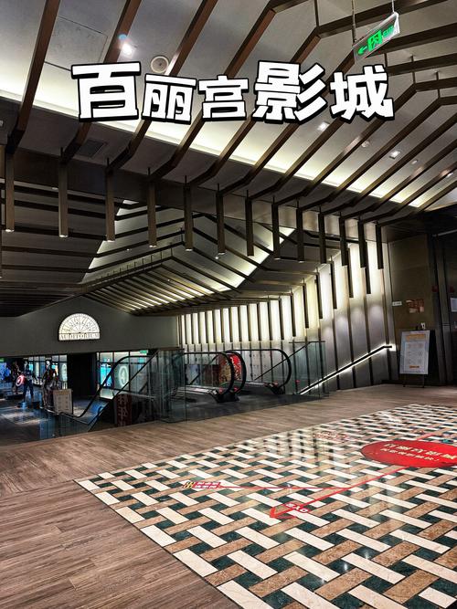 根据您的要求，生成以下SEO标题：

**酒店露脸极品人妻视频：真实自拍视角，高清无码完整版流出**

（包含长尾关键词：真实自拍视角、高清无码完整版、酒店露脸）