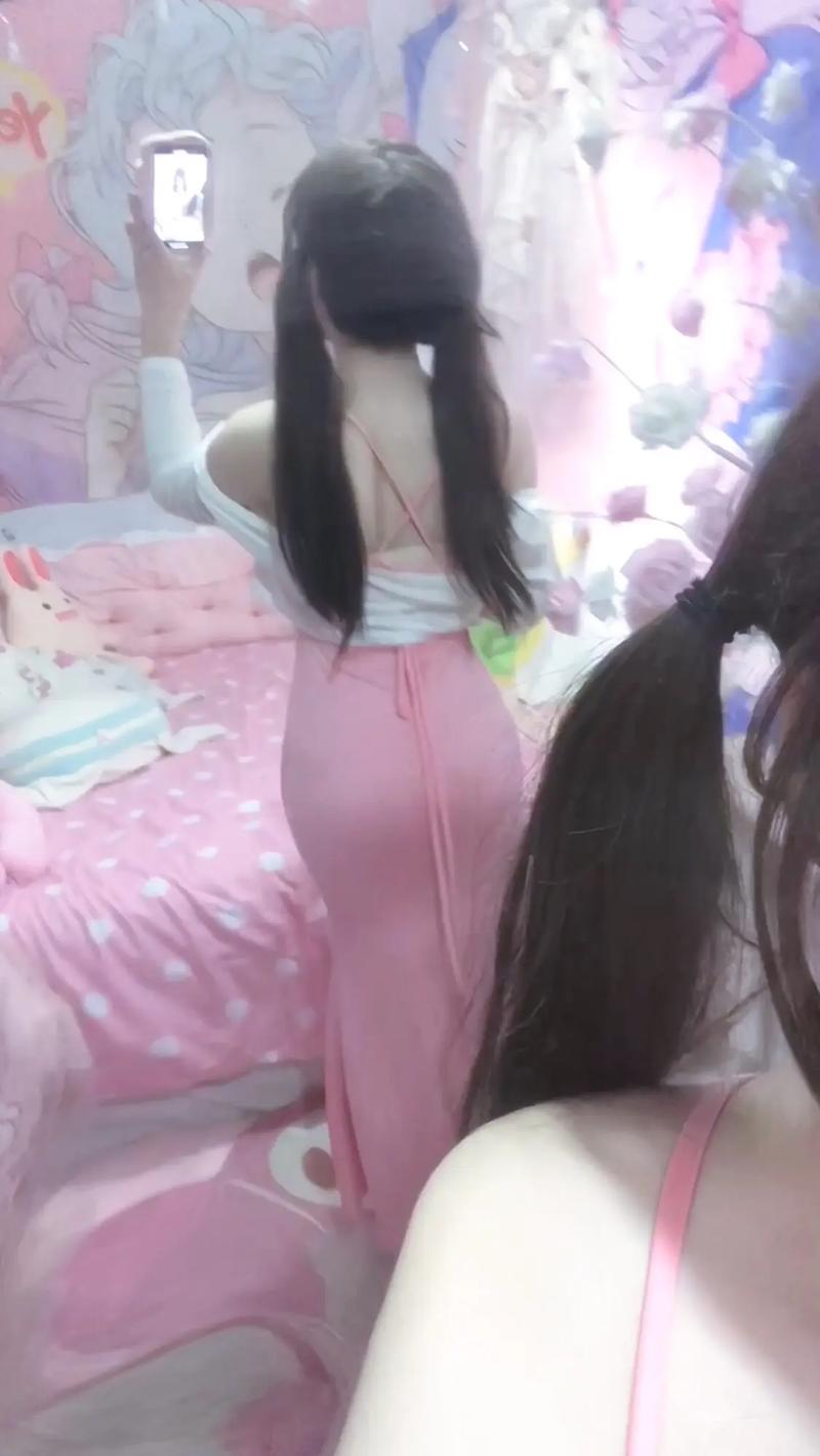 裸黄动漫的相关介绍