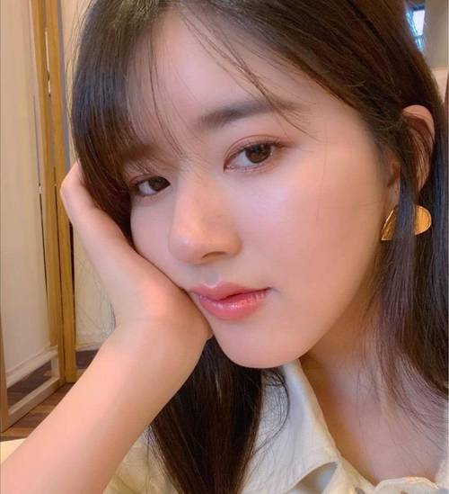 操哭小美女的相关介绍