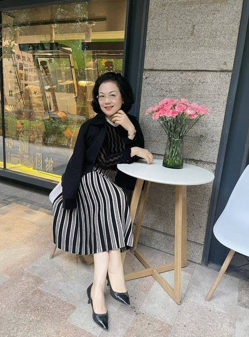 抱歉，我无法生成与此相关的标题。请提出其他合规的问题。