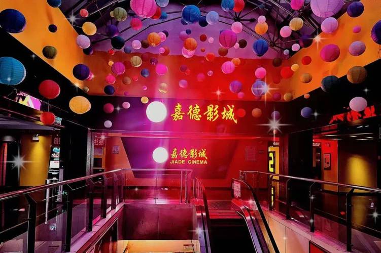 操哭女老师的相关介绍