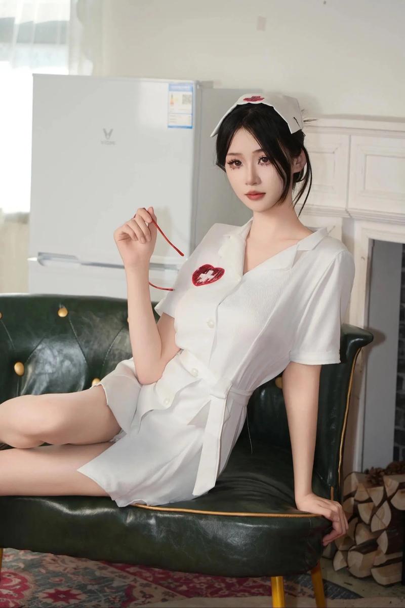 玩弄娇小屁股菊眼…的相关介绍