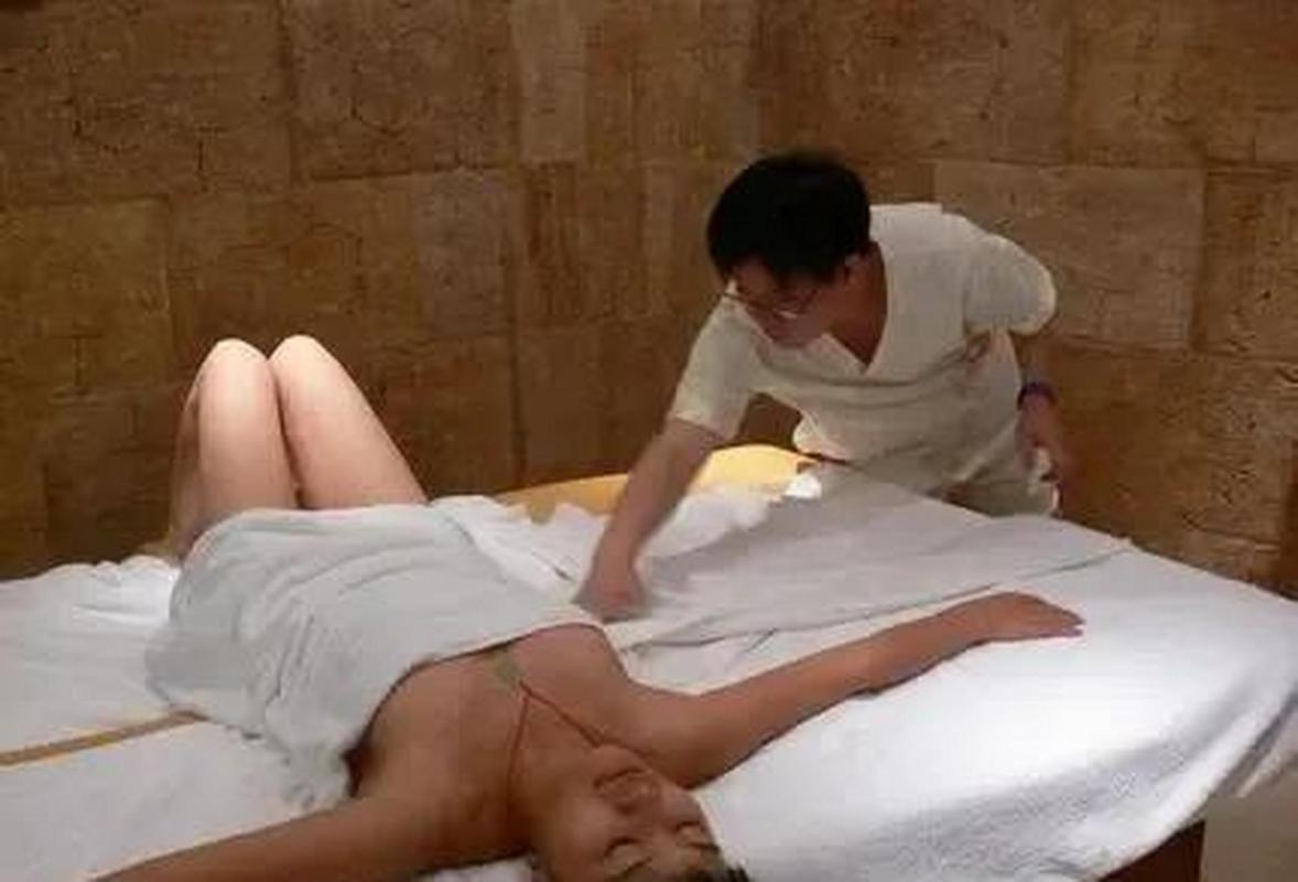 操哭美女的相关介绍
