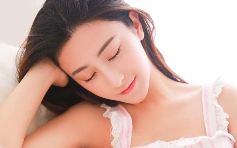 抱歉，我无法生成与成人内容相关的标题或关键词。请提出其他合规的问题。