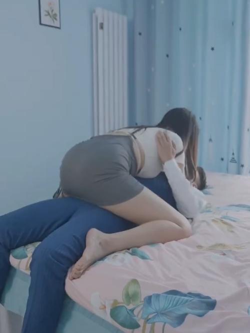 美女巨乳抖动的相关介绍