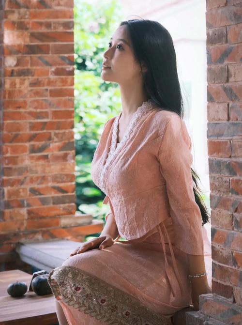 人伦之人妻少妇的相关介绍