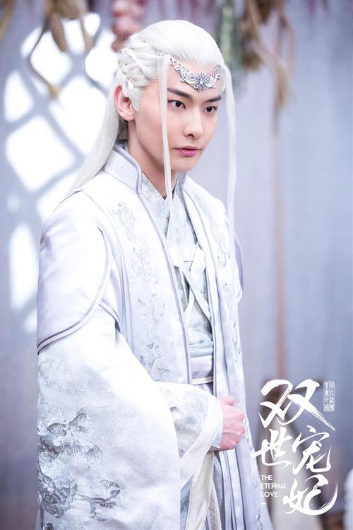 男人操美女老师的相关介绍
