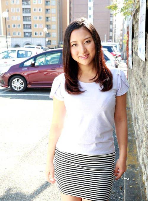 伦理片《人妻体验按摩》中婚姻与欲望的微妙界限,家庭主妇情感探索的深层解读