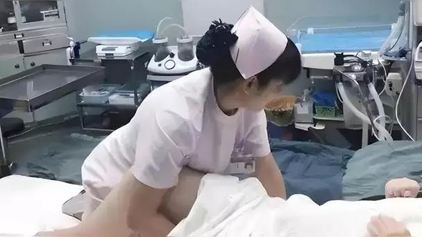 一边弄一边摸的相关介绍