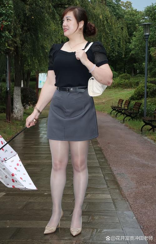 美女老师给我操的相关介绍