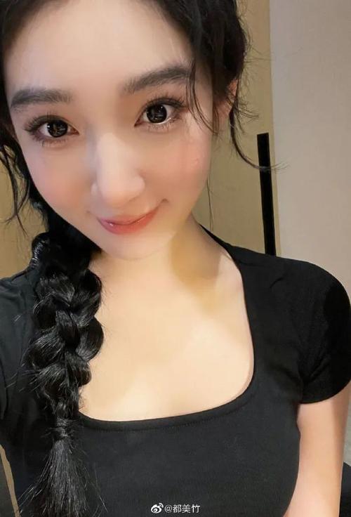 女秘书啪啪的相关介绍