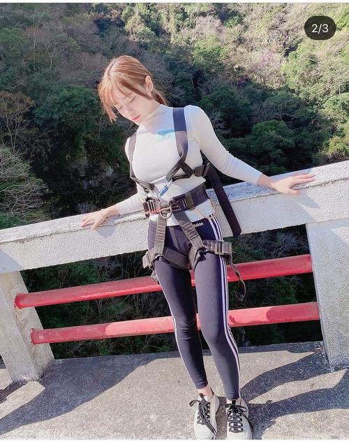 骑操美女教师的相关介绍
